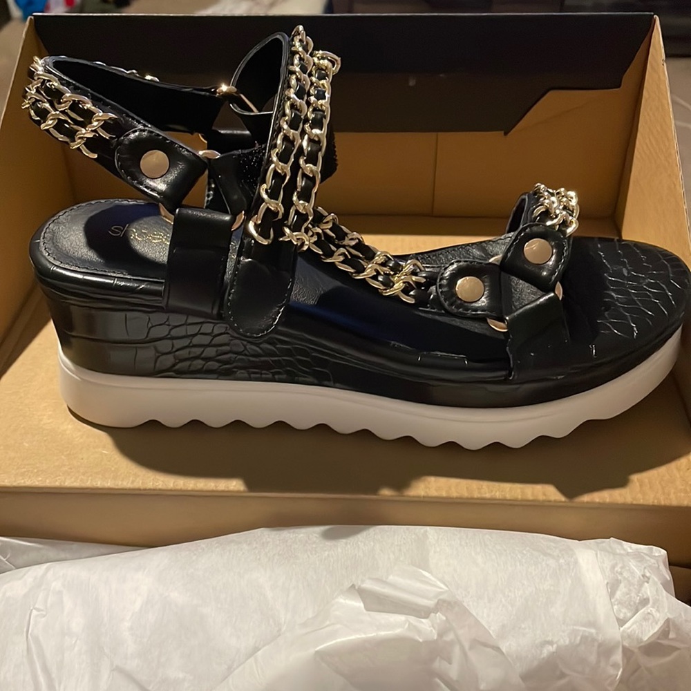 Show Dazzle Branwen Wedges